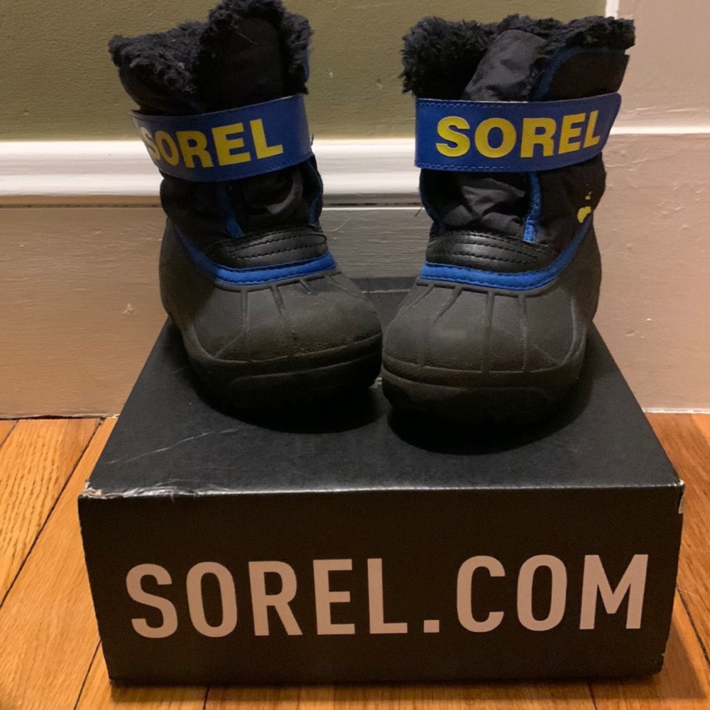 Sorel childrens snow commander boot, size 8, black & super blue color